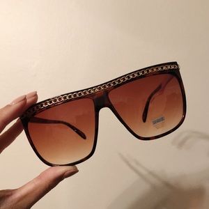 Sunglasses with chain link design, never worn